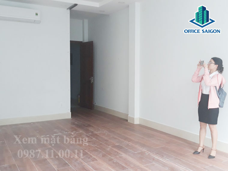 Khách hàng xem 30m2 tại cao ốc văn phòng GIC 2 building