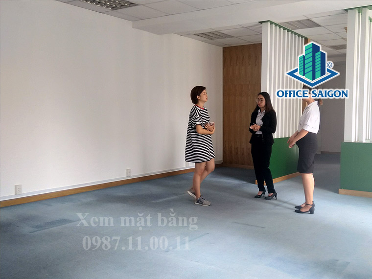 Nhân Viên Office Saigon cùng quản lý toà nhà Phú Mã Dương Building quận 7