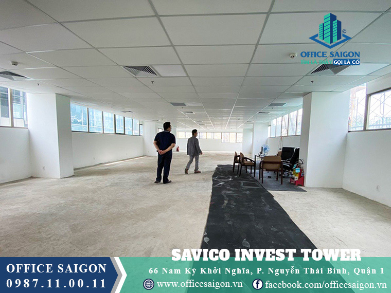 Khách khảo sát mặt bằng muốn thuê tại tòa nhà Savico Invest Tower  Quận 1