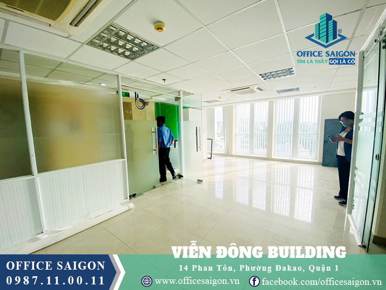 Office Saigon hỗ trợ khách xem mặt bằng tại Viễn Đông building có sẳn nội thất