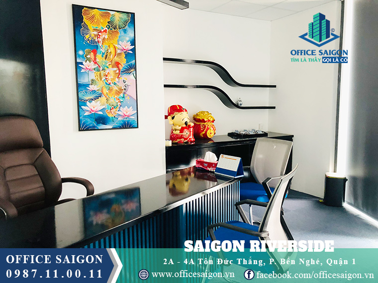 Khách xem mặt bằng tại tòa nhà cho thuê văn phòng Saigon Riverside Office quận 1