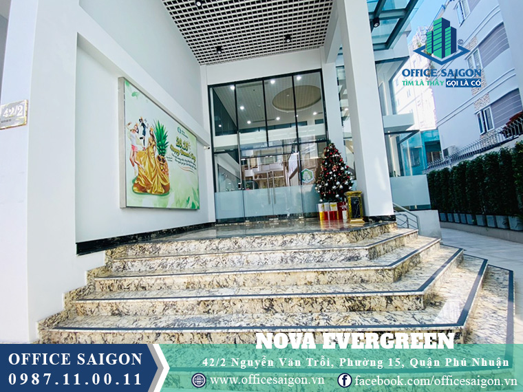 Phía trước toà nhà Evergreen Quận Phú Nhuận