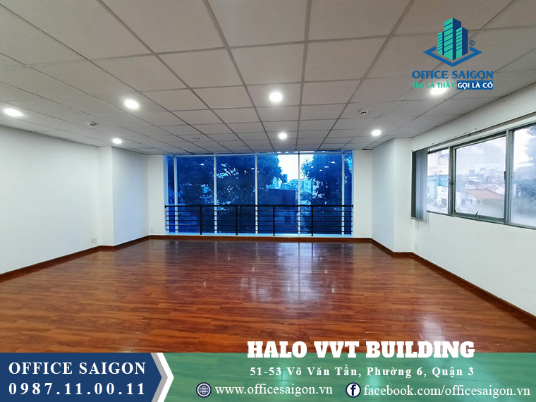 Mặt bằng được lót gỗ sang trọng tại văn phòng cho thuê Halo Building Quận 3