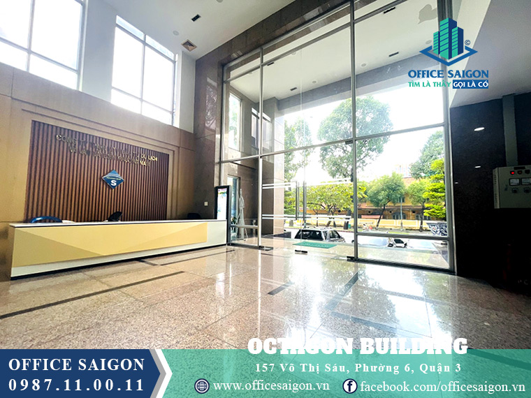 Lễ tân tại văn phòng cho thuê Octagon Building quận 3