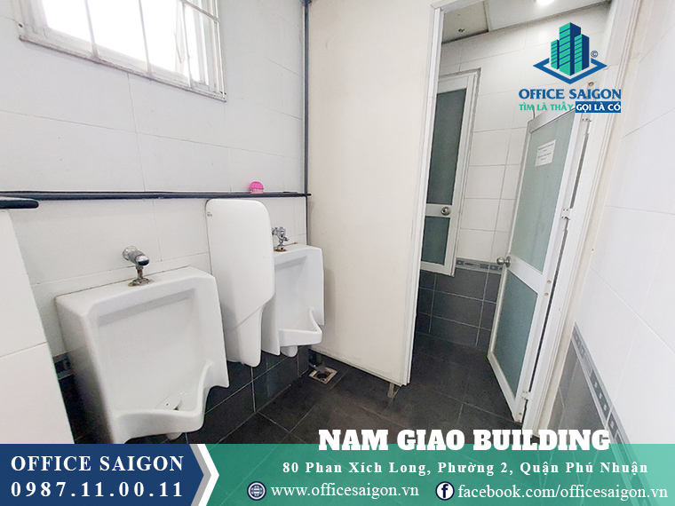 Hệ thống toilet tại văn phòng cho thuê Nam Giao Quận Phú Nhuận