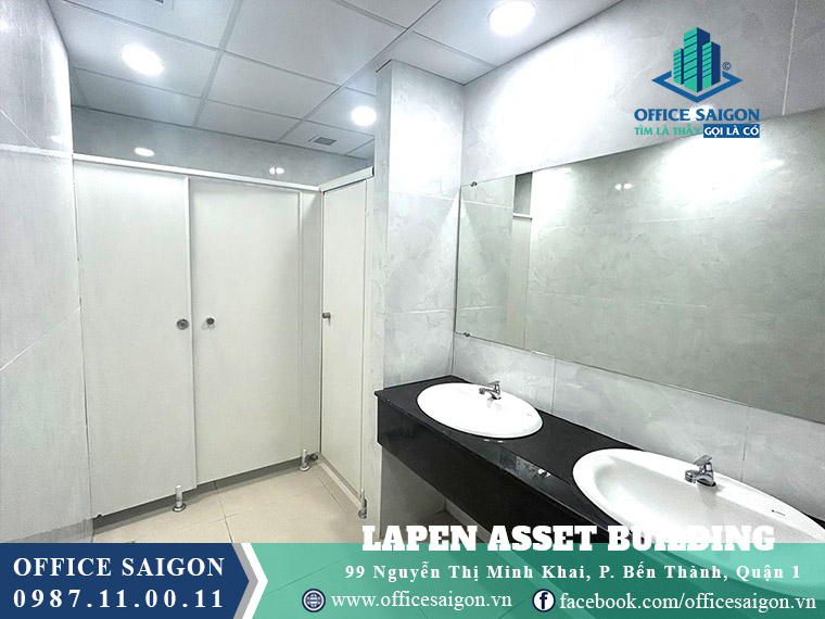 Toilet toà nhà văn phòng cho thuê Lapen Asset quận 1