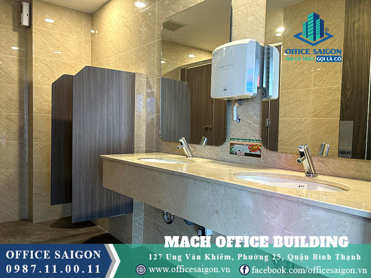 Toilet văn phòng cho thuê MACH Office Building quận Bình Thạnh