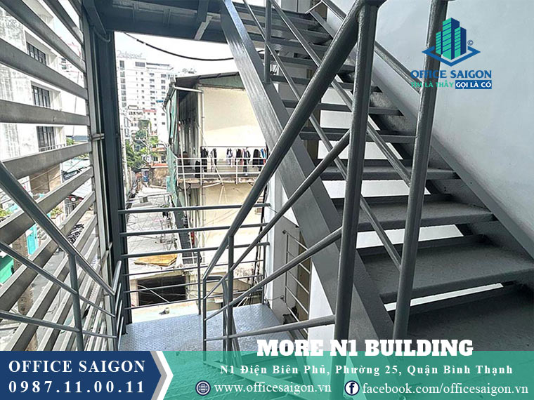 Thang thoát hiểm toà nhà văn phòng cho thuê More N1 Building quận Bình Thạnh